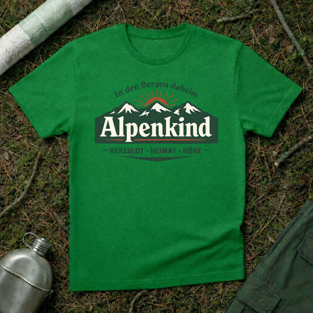 Alpenkind In den Bergen daheim T-Shirt